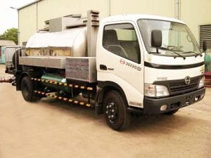 Xe phun tuoi nhua duong Hino 4m3