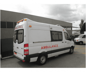 co nen mua xe cuu thuong gia re khong