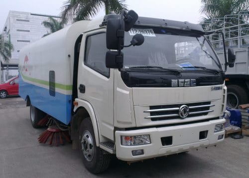 Xe quét đường hút bụi dongfeng 5 khối nhập khẩu