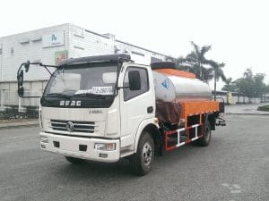 Xe phun rải nhựa đường Dongfeng 4,2 khối nhập khẩu