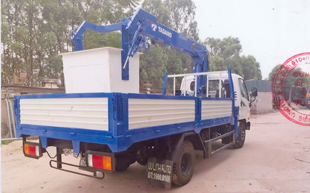 xe tải gắn cẩu Tadano 3 tấn Hyundai có rổ nâng người làm việc trên cao