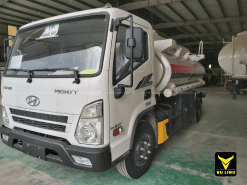 Ngoại thất xe chở xăng dầu 9 khối Hyundai Mighty EX8