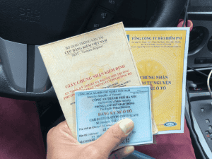 Hồ sơ đăng kiểm gồm: Giấy đăng ký xe ô tô, Giấy chứng nhận Bảo hiểm bắt buộc; Giấy chứng nhận kiểm định.