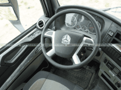 Xe Bồn Phun Nước Rửa Đường Howo 17 Khối 13 Nội thất xe bồn phun nước rửa đường HOWO CNHTC NX 8x4