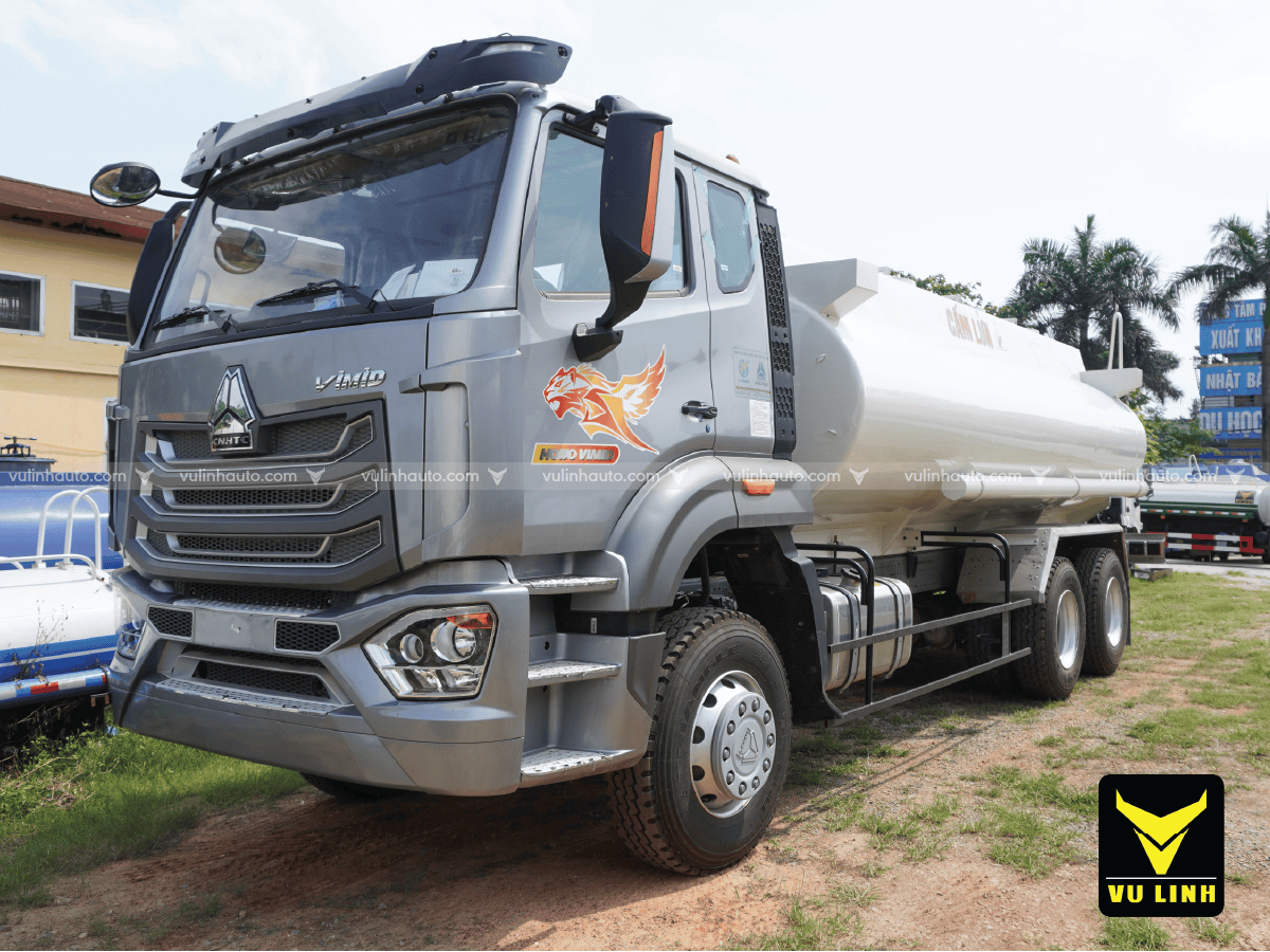 xe chở xăng dầu HOWO 17m3 3 chân hạng trung
