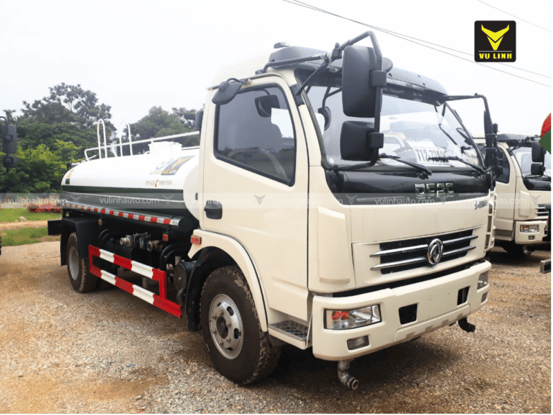 XE PHUN NƯỚC RỬA ĐƯỜNG DONGFENG 3M3 MÁY CƠ THANH LÝ 6 Ngoại thất xe phun nước rửa đường DONGFENG 3m3 máy cơ thanh lý của Công ty Cổ phần Ô tô Vũ Linh