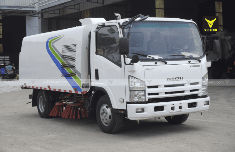 Xe quét đường ISUZU KV600 5m3 nhập khẩu bởi công ty cổ phần Ô tô Vũ Linh được vận hành thực tế 