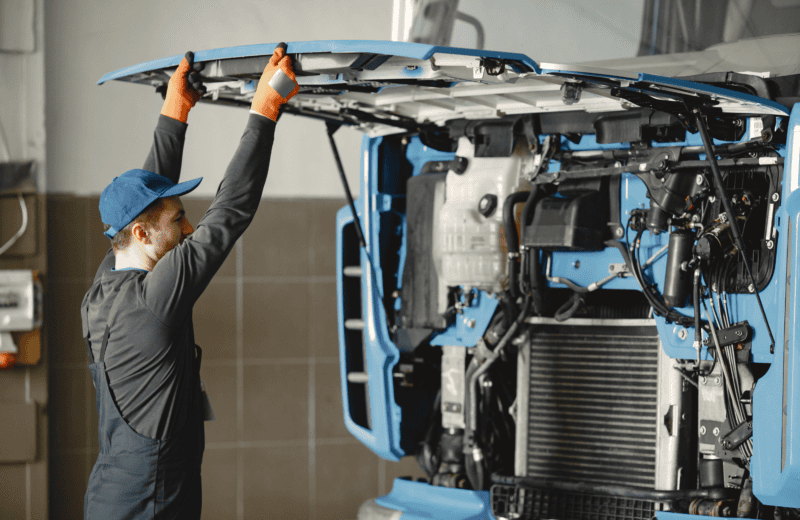 Ban giao xe dau keo ISUZU 9