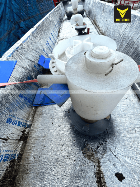 Nắp lẩu xi téc chở hoá chất Teyun 13m3 nhập khẩu bởi VU LINH AUTO