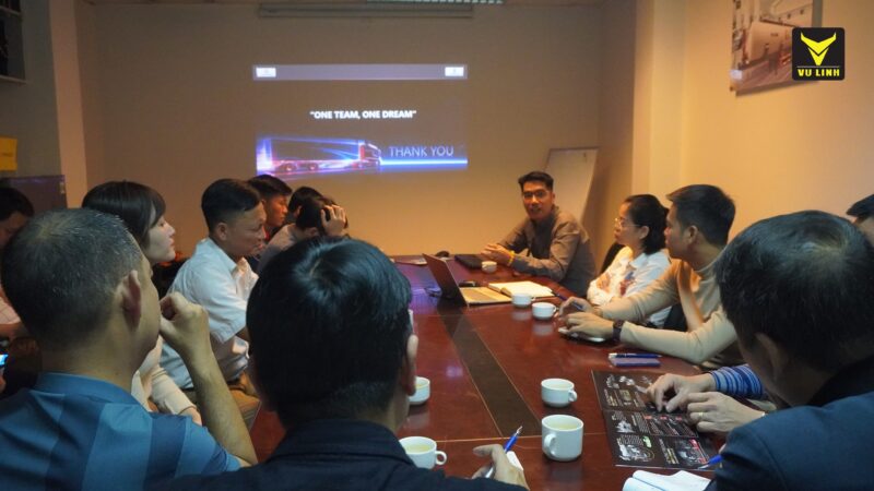 Buổi đào tạo sản phẩm giữa VU LINH AUTO và Dongfeng An Sương