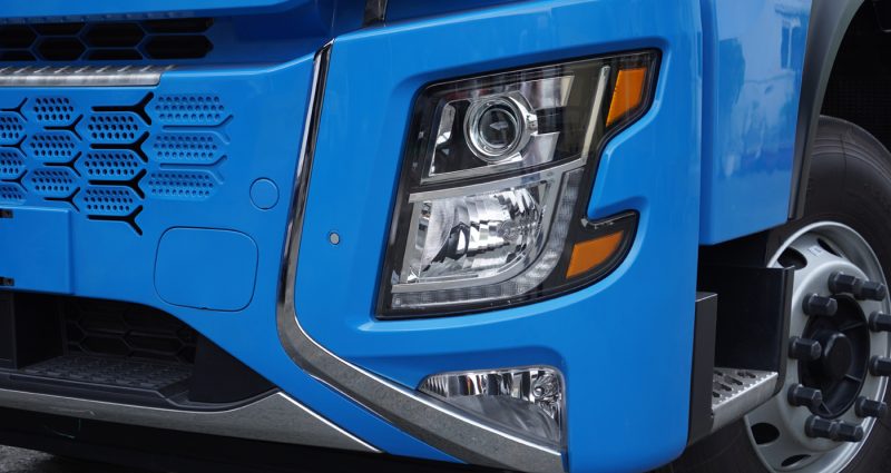 Đèn pha đầu kéo Dongfeng X7