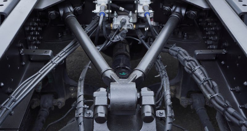 Thanh giằng chữ V trên xe đầu kéo Dongfeng X7