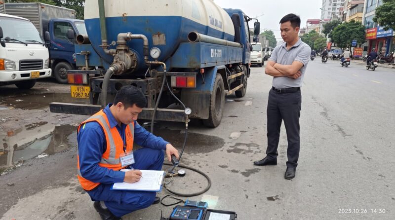 Kinh nghiệm mua xe hút bể phốt cũ tại Hà Nội: Nơi mua uy tín & dấu hiệu cần tránh 2 kinh nghiem mua xe hut be phot cu anh 2