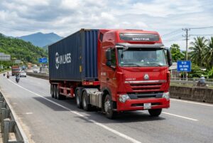 xe dau keo howo 2026 gia chi phi van hanh danh gia tu cac don vi van tai 1